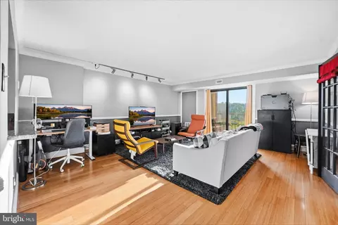 200 N Pickett St #1002, Alexandria, VA 22304