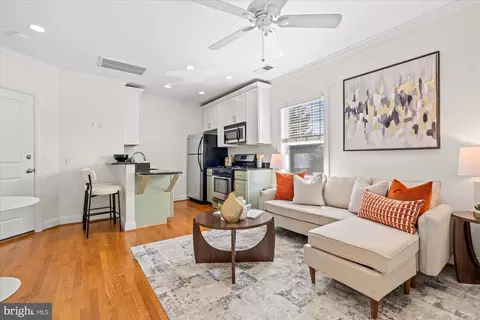 409 E Raymond Ave #6, Alexandria, VA 22301