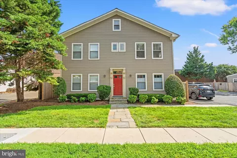 409 E Raymond Ave #6, Alexandria, VA 22301
