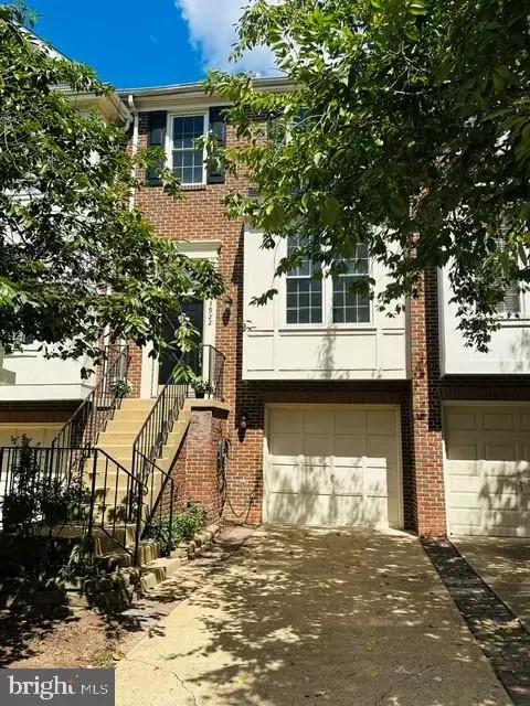 3922 Charles Ave, Alexandria, VA 22305