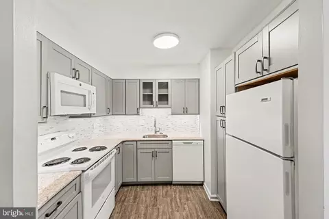 6141 Edsall Rd #L, Alexandria, VA 22304