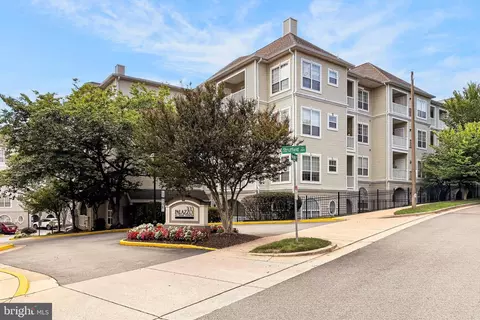 4560 Strutfield Ln #1107, Alexandria, VA 22311