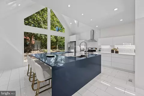 1108 Vassar Rd, Alexandria, VA 22314