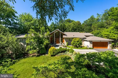 1406 Coventry Ln, Alexandria, VA 22304