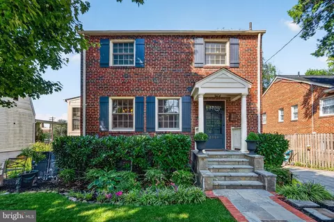 2504 Davis Ave, Alexandria, VA 22302