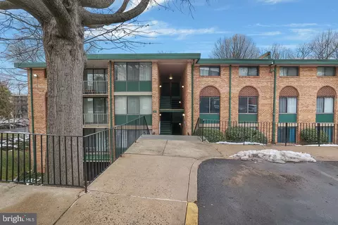487 N Armistead St #301, Alexandria, VA 22312