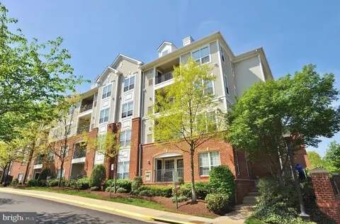 4850 Eisenhower Ave #217, Alexandria, VA 22304