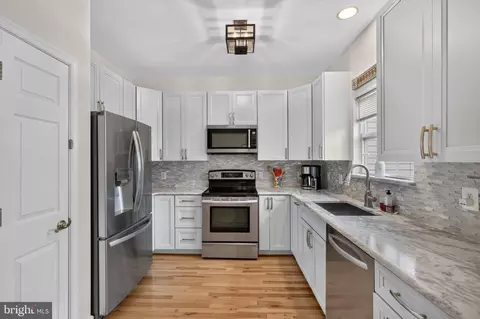 3821 Dominion Mill Dr, Alexandria, VA 22304