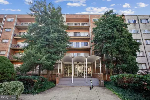 5831 Quantrell Ave #409, Alexandria, VA 22312