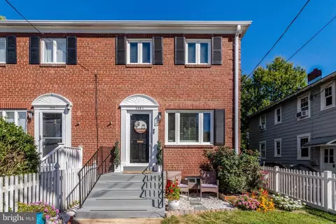 208 E Bellefonte Ave #A, Alexandria, VA 22301