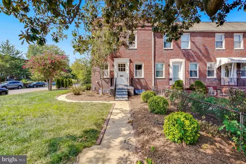 420 Earl St, Alexandria, VA 22314