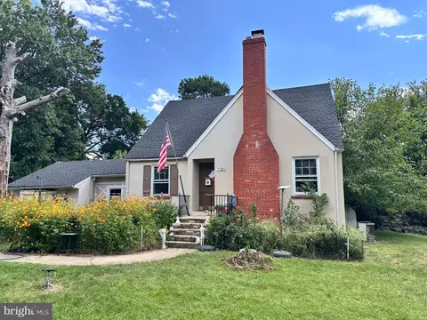 5520 Dawes Ave, Alexandria, VA 22311