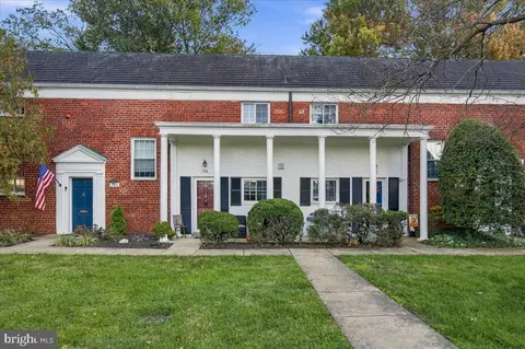 1306 Martha Custis Dr, Alexandria, VA 22302