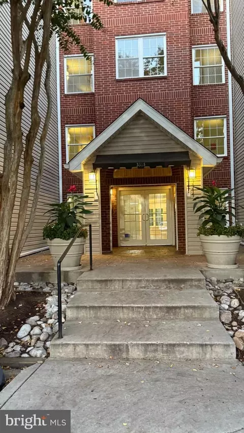 3315 Wyndham Cir #2233, Alexandria, VA 22302