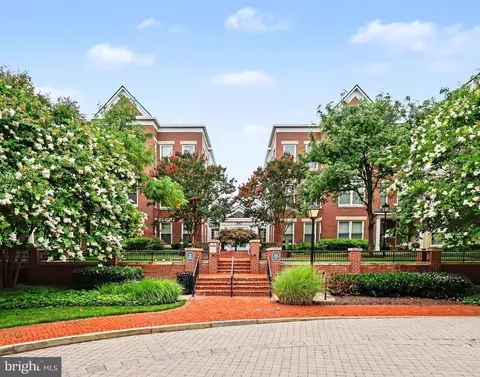 910 Powhatan St #303S, Alexandria, VA 22314