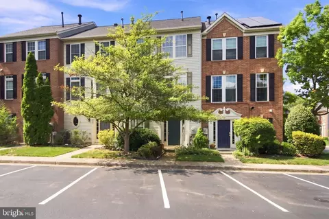 940 Harrison Cir, Alexandria, VA 22304