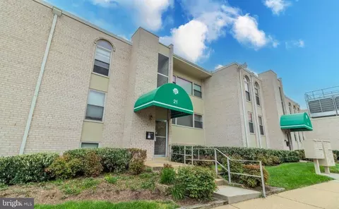21 Canterbury Sq #102, Alexandria, VA 22304