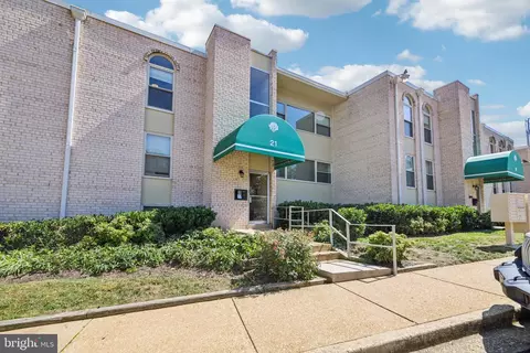 21 Canterbury Sq #102, Alexandria, VA 22304