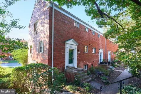 3203 Valley Dr, Alexandria, VA 22302