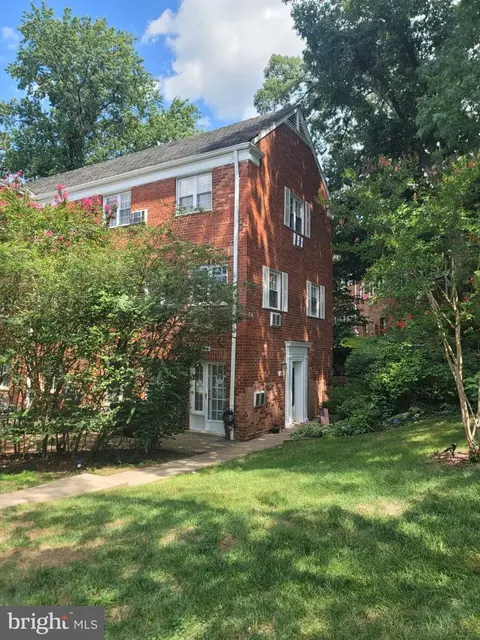 3203 Valley Dr, Alexandria, VA 22302