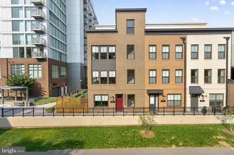 200 Canal Center Plz, Alexandria, VA 22314