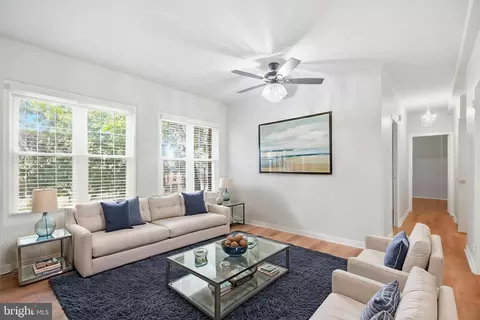 3727 Lyons Ln, Alexandria, VA 22302