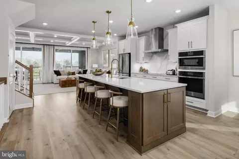 9565 Lookout Ave, Alexandria, VA 22304