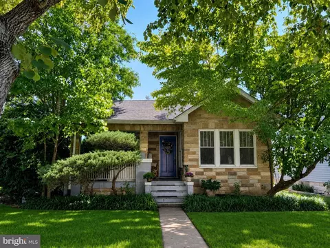 35 E Walnut St, Alexandria, VA 22301