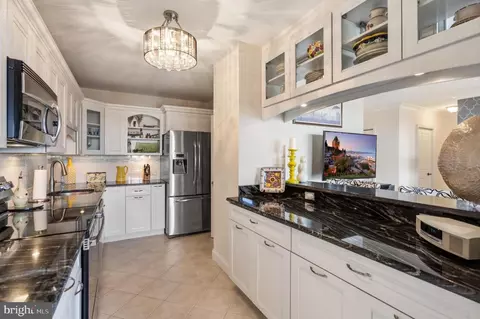 5500 Holmes Run Pkwy #1110, Alexandria, VA 22304