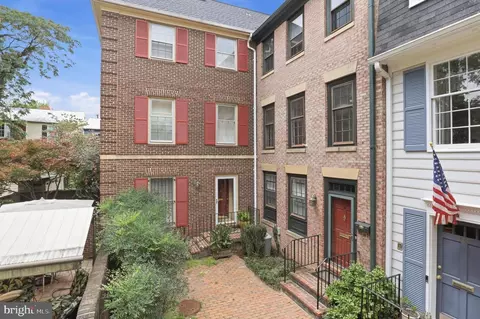 330 N Pitt St, Alexandria, VA 22314