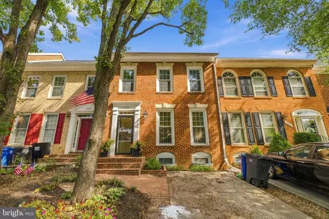 1733 Dogwood Dr, Alexandria, VA 22302