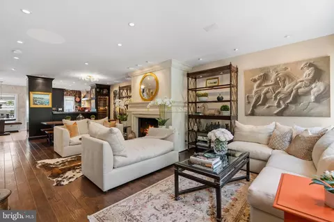 619 N West St, Alexandria, VA 22314