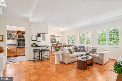 1919 N Quaker Ln, Alexandria, VA 22302