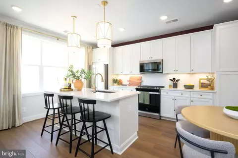 129 Warburton St, Alexandria, VA 22304