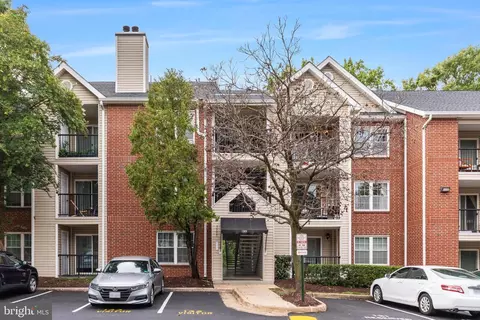 3305 Wyndham Cir #354, Alexandria, VA 22302