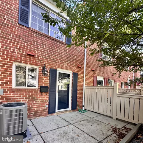 1453 N A N Van Dorn St N #A, Alexandria, VA 22304
