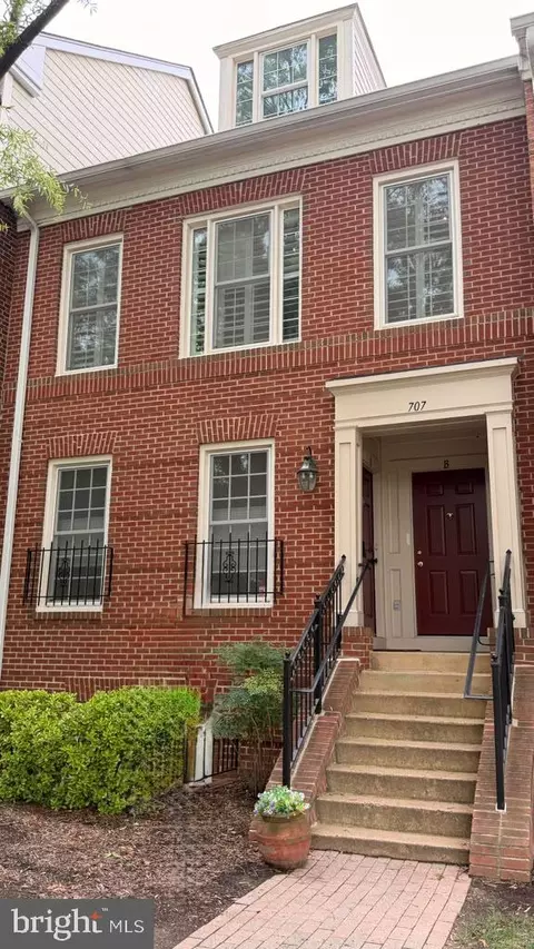707 Massey Ln #B, Alexandria, VA 22314