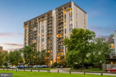 5300 Holmes Run Pkwy #1005, Alexandria, VA 22304
