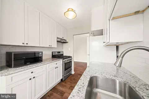 5915 Mayflower Ct #304, Alexandria, VA 22312
