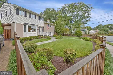 910 Allison St, Alexandria, VA 22302