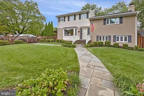 910 Allison St, Alexandria, VA 22302