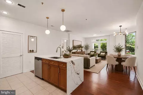 181 E Reed Ave #201, Alexandria, VA 22305