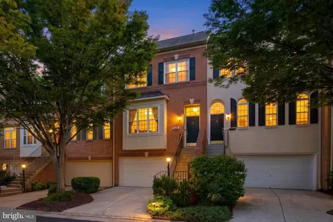 4645 Latrobe Pl, Alexandria, VA 22311