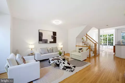 4645 Latrobe Pl, Alexandria, VA 22311