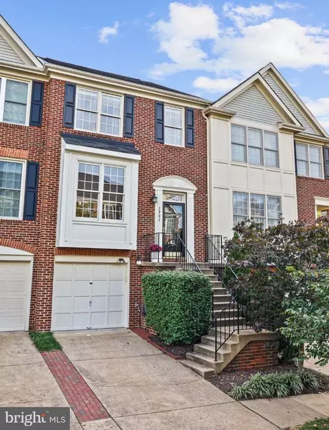 3903 Charles Ave, Alexandria, VA 22305