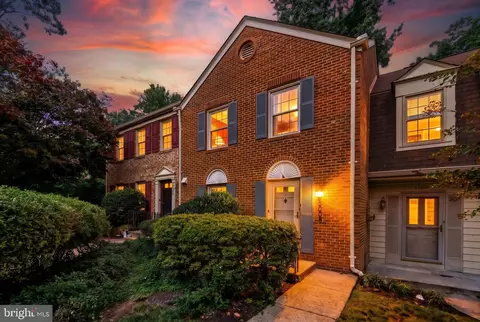 5008 Domain Pl, Alexandria, VA 22311