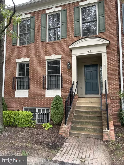 705 Massey Ln #A, Alexandria, VA 22314