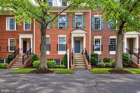 705 Massey Ln #A, Alexandria, VA 22314