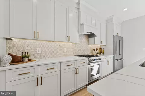 103 E Oxford Ave, Alexandria, VA 22301