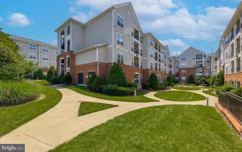 4850 Eisenhower Ave #218, Alexandria, VA 22304